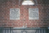 מצבת קברו של השפת אמת באהל המשותף לזקנו החידושי הרי"ם, בבית העלמין בעיירה גורה קלוואריה שבפולין