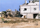 דחפורי D9L משוריינים הורסים מבנה ששימש לטרור במהלך האינתיפאדה השנייה.