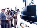 נשיא המדינה חיים הרצוג מבקר בשייטת הצוללות בליווי סא"ל מיכאל קיסרי, 1984.